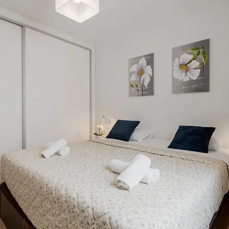 Appartement Cozy Near The By Costarentals - Ref 117 *