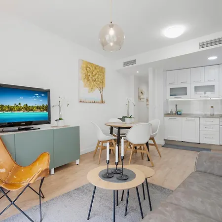 Cozy Near The By Costarentals - Ref 117 Апартаменти