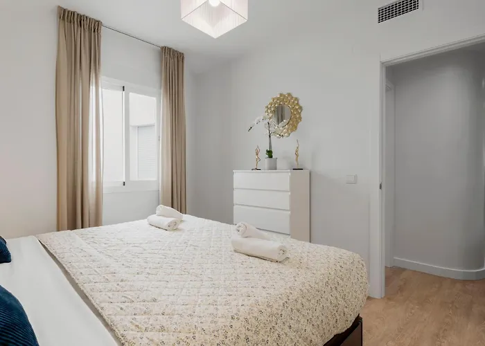 Апартаменти Cozy Near The By Costarentals - Ref 117