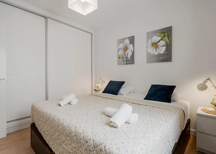 Апартаменти Cozy Near The By Costarentals - Ref 117 *