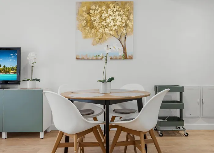 Апартаменти Cozy Near The By Costarentals - Ref 117